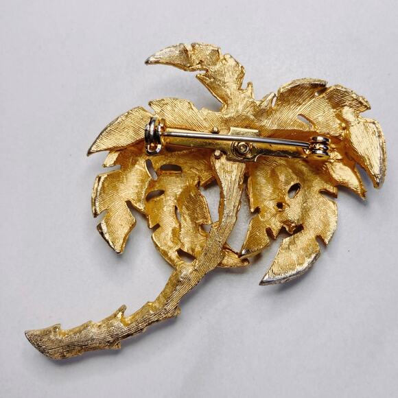 Vintage Palm Tree Brooch, Mid Century Brushed Gold Tone Metal Tropical Jewelry - Picture 5 of 5